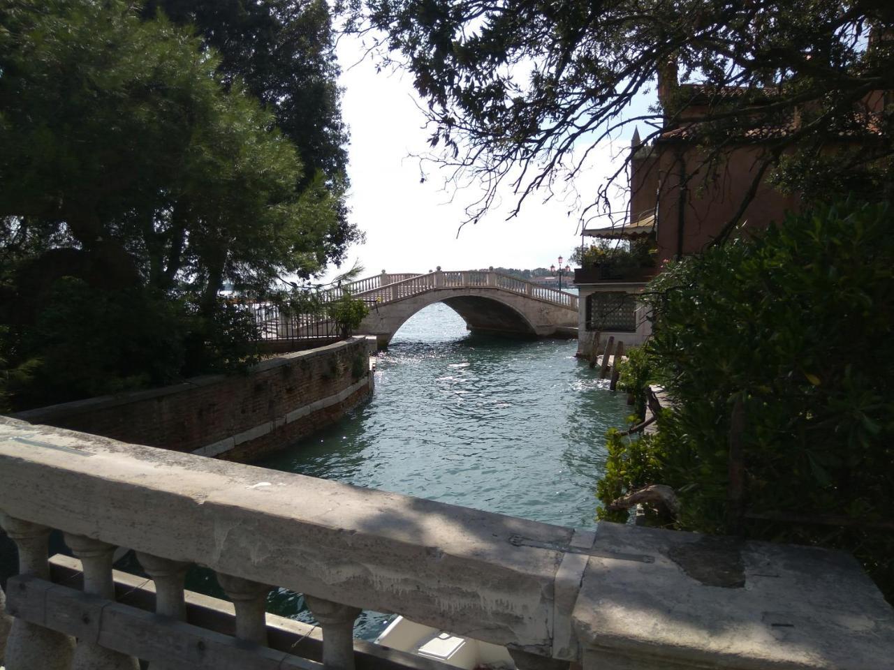 Susy Biennale Apartment - Canal View And Garden Venezia Esterno foto