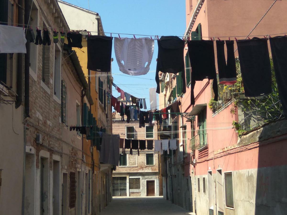 Susy Biennale Apartment - Canal View And Garden Venezia Esterno foto