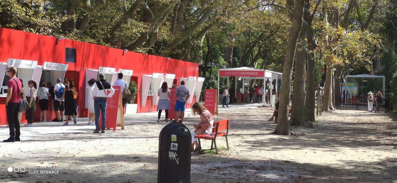 Susy Biennale Apartment - Canal View And Garden Venezia Esterno foto