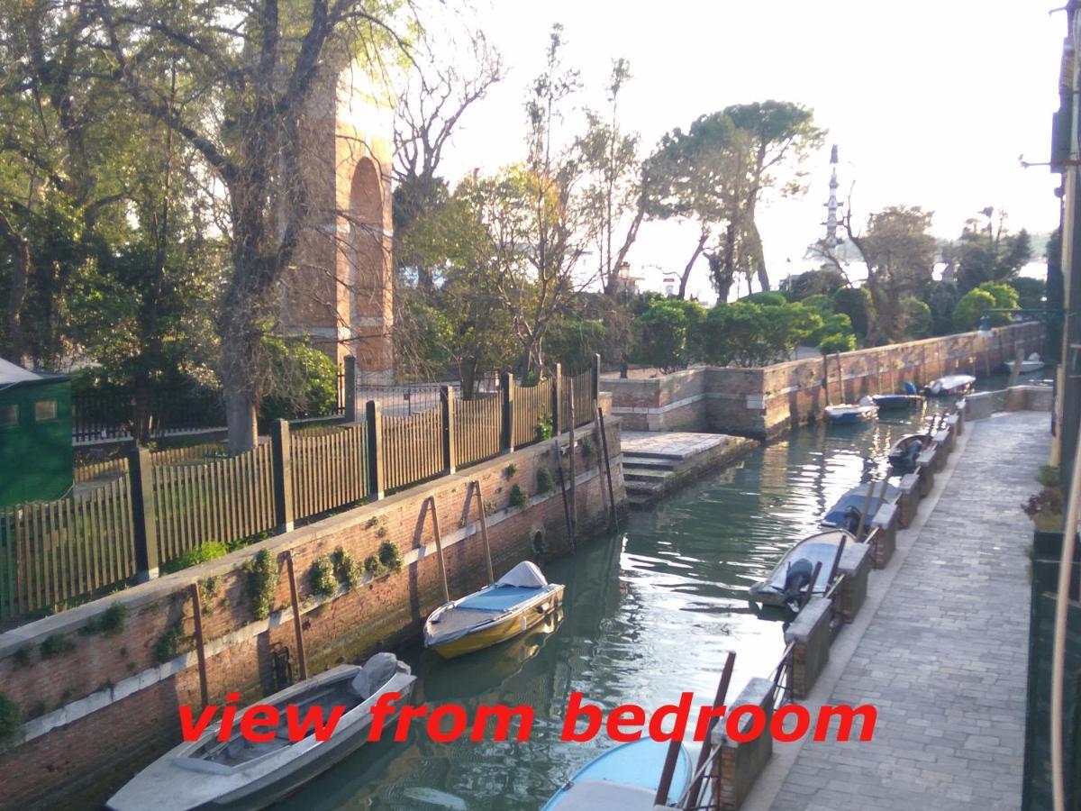 Susy Biennale Apartment - Canal View And Garden Venezia Esterno foto