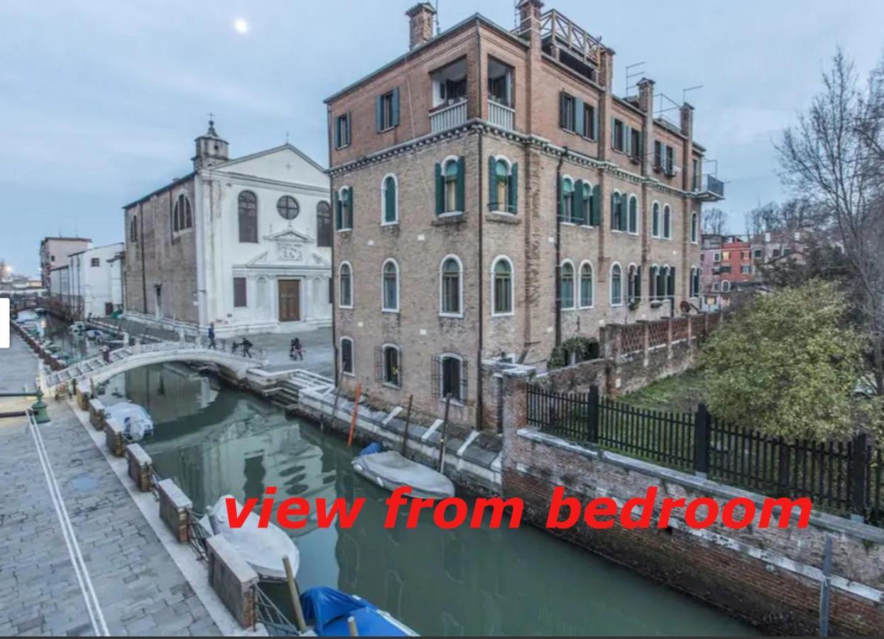 Susy Biennale Apartment - Canal View And Garden Venezia Esterno foto